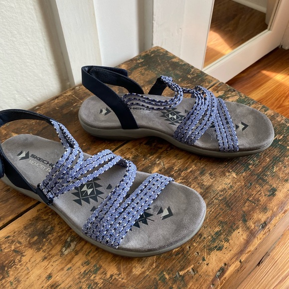 Sketchers Memory Foam Velcro Adjust Heel w/ Stretch foot Straps - Picture 8 of 10